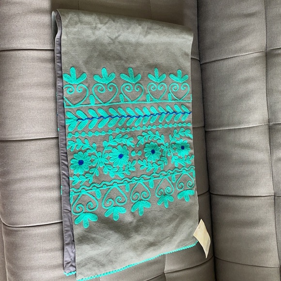 Crewel stitch grey embroidered runner teal thread - Picture 7 of 8
